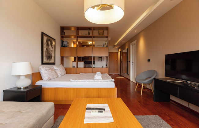 Central Park Apartments - Photo 6