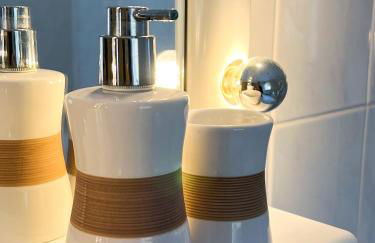 Große & voll ausgestattete Apartments, Studios, Doppelzimmer, Workspace, Parkplatz, Netflix, Prime & schnelles Wifi in ruhiger Lage mit Garten - Foto 47