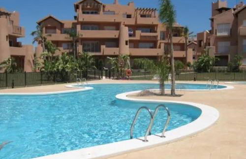 Luxury 2 bedroom 2 bathroom South facing second floor apartment - Foto 10