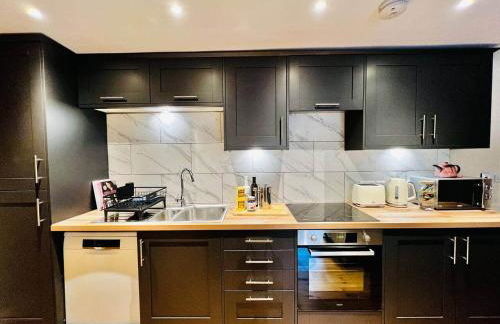 Elegant Hayfield Escape - Heart of Peak District - Photo 5