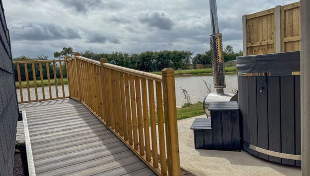 Bañera de hidromasaje al aire libre
