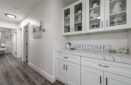 Spacious Disneyland 5 Bedroom 4 Bath House with Game Room - Photo 23