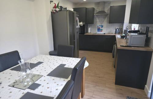 The Glen - Contractor Haven with Fast WiFi & Easy Parking by Hosterooo - Foto 2