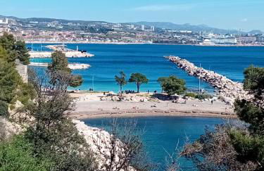 Bas de villa avec jardin piscine clim proche plages calanques - Foto 4