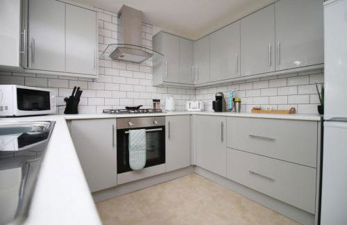 Family Home in the Charming Coastal Town of Barry - Foto 13