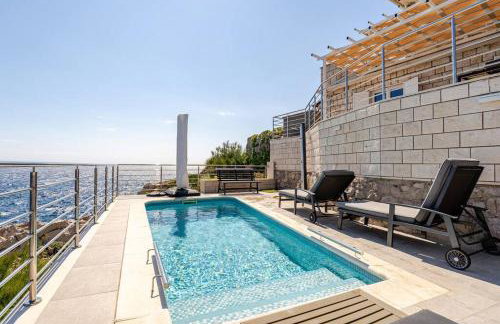 Blue Views Villa with Heated Pool and Jacuzzi - Photo 43