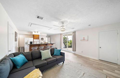 Sprawling estate with private pool and game room and guest house - Foto 30