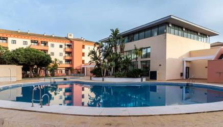 Apartamento junto a la playa con piscina y parking - Foto 3