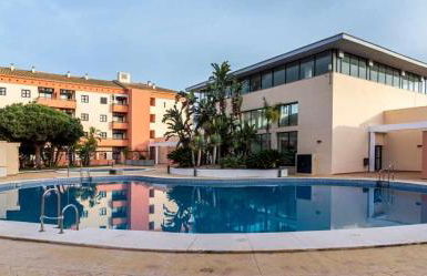 Apartamento junto a la playa con piscina y parking - Foto 3