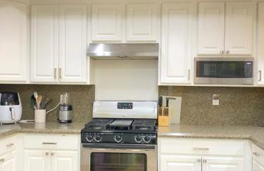 Studio City Chic Large Contemporary Condo - Foto 8