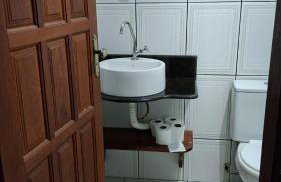 CASA DE HOSPEDAGEM FLORES PARATY 700 METROS DO CENTRO COM CAFÉ da MANHÃ - Foto 6