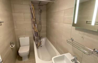 Sunsets In Porthtowan, Beachfront apartment - Photo 12