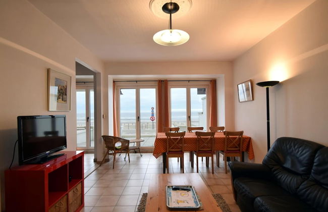 Seaside Stay w/ Large Terrace - Photo 7