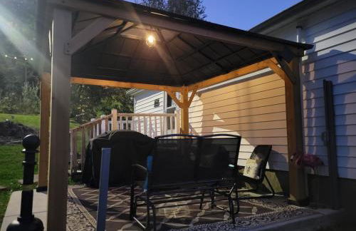 Giggling Creek Cottage - BedJet! King Sized! Gazebo, 45 Acres, Arcades, Nintendo, more - Photo 48