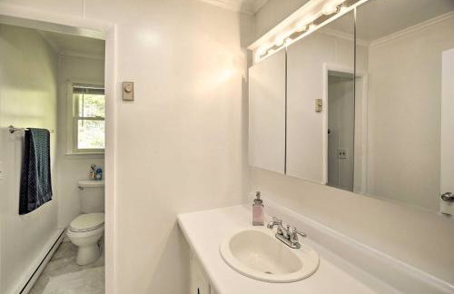 Bluefield Retreat with Pool Table Near Parks! - Foto 13