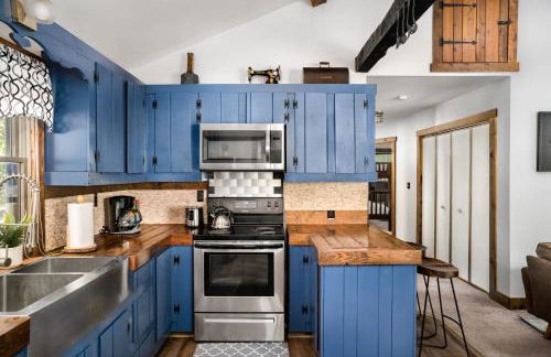 River Access Cabin w Hot Tub Kayaks WiFi Grill - Photo 16