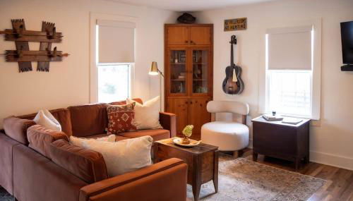 Leipers Fork Village Bungalow with Hot Tub & Firepit - Foto 5