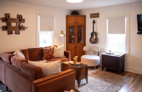 Leipers Fork Village Bungalow with Hot Tub & Firepit - Foto 5