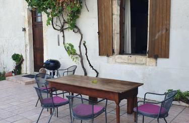 French Farmhouse Retreat with pool & superb views. - Foto 35