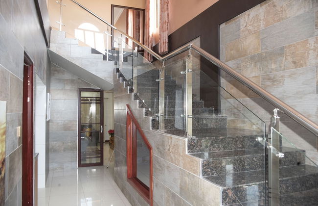 Lusaka Luxe: Your Private Oasis Awaits in the Heart of Zambia - Foto 10