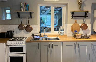 Calderside Cottage (2 BDR Central Hebden Bridge) - Photo 6