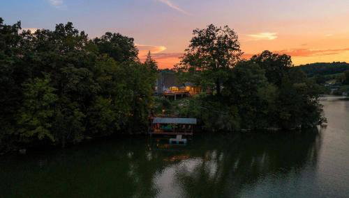Relaxing Lakefront Retreat w/ Hot Tub & Dock - Foto 5