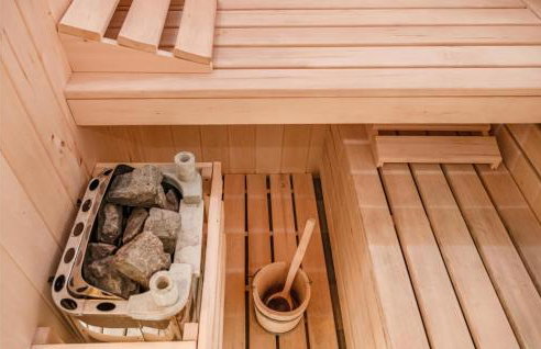 2 Bedroom Amazing Home In Ploskinia - Foto 8