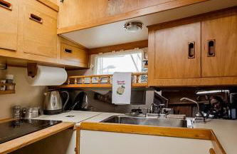 2BR Spacious & Comfy 43' Yacht - Heat & AC - On the Freedom Trail - Best Nights Sleep - Foto 3