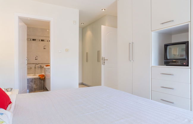 Bright & Spacious two-floor Family Garden Home - Foto 2