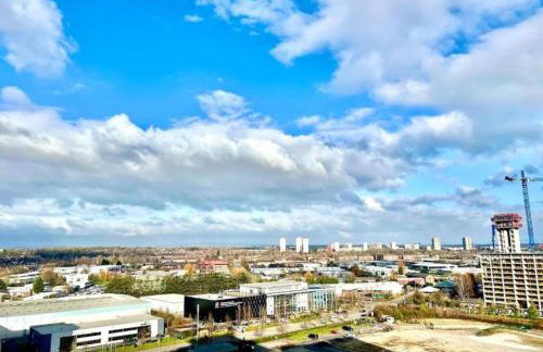 Modern High-Rise Flat in Media City! 2 Beds, 2 Baths - Foto 9