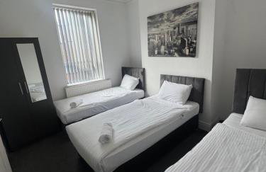 4 Bedroom House, Central City Location - Photo 5