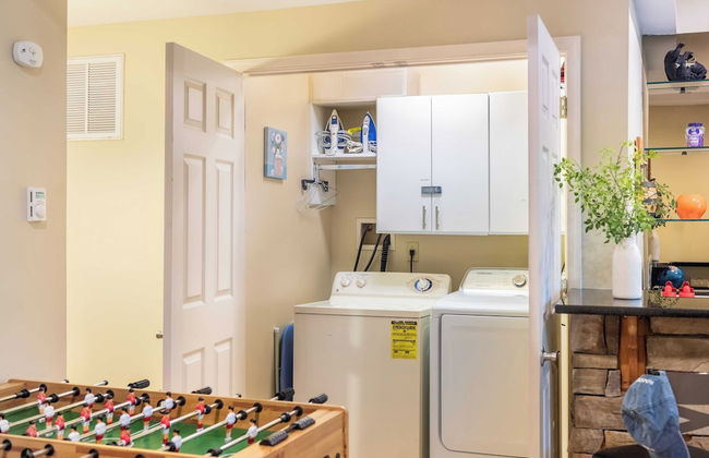 Highland Hideaway by Avantstay Group Poconos Retreat w/ Patio + Game Room - Foto 47