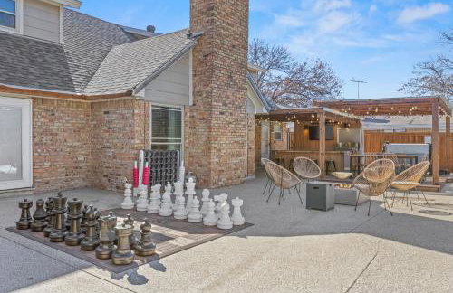 5BR w Pool, Golf Simulator, Game Room & EV Charger - Foto 48