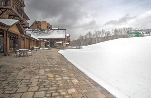 Slopeside Burke Mountain Condo with Fireplace! - Foto 25