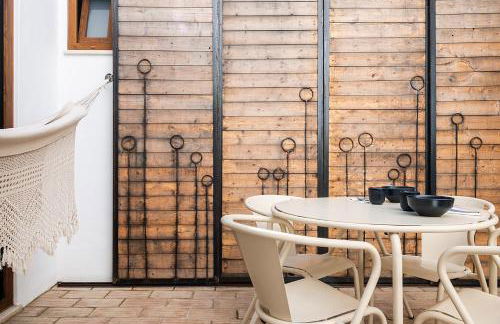 BnB Homes Modern Cozy Townhouse with 2 bedrooms and patio in the Old Town - Photo 8