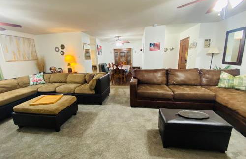 Family friendly, 3 bedroom house, with king bed for up to 15 - BBQ - Internet - jet tub - Foto 6