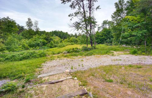 Expansive Wilmot Escape with Deck Near Skiing! - Foto 36