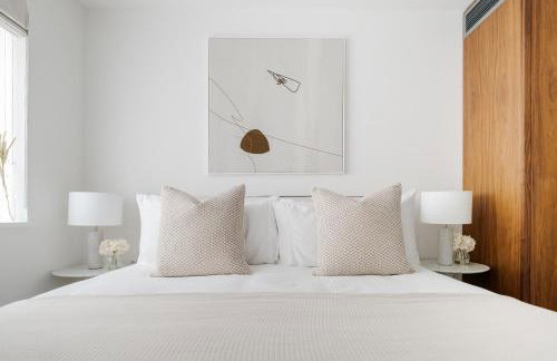 Luxury Central Mayfair Townhouse with A/C 3BR 3BA - Photo 8