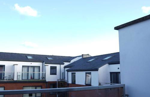 Spacious 4BR 4BA gated townhouse with balconies, Central JQ - Foto 35