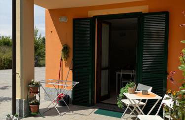 Welcome Home Serravalle - private parking and garden - Photo 1