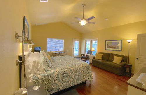 Comal Inn - Photo 13