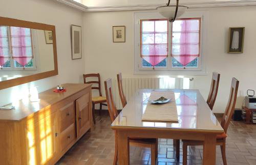 Maison classée 3 étoiles, grand jardin clos au calme Proche centre ville, 10 min des plages - Foto 4