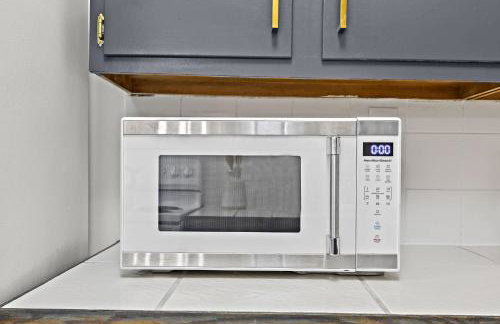 Modern Apartment with Parking & Prime Location - Foto 48