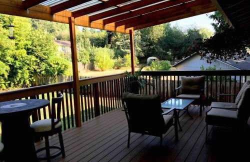 West Linn Relaxing Entire Home WiFi TV Yard BBQ Eateries - Foto 16