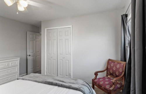 Tranquil 2BR Apt Mpls - 8073 Apt 1 - Foto 13