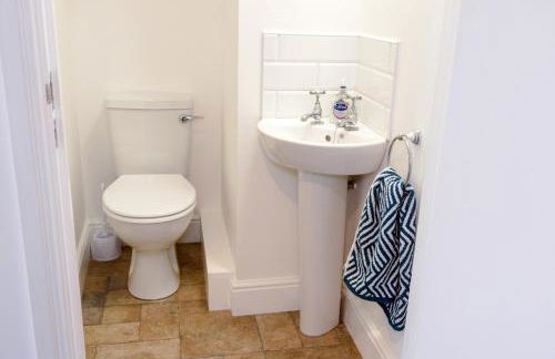 School Lodge - Photo 15