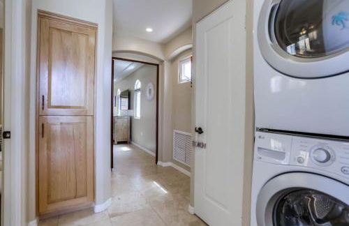 Stunning Ocean View Home w Rooftop Terrace, Firepit, Fast Wifi, AC & Parking! - Foto 27