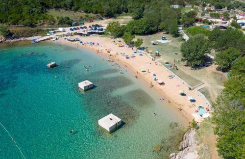 Villa Lavanda -semi-detached villa with a pool and a panoramic view, close to a sandy beach- by TRAVELER tourist agency Krk - Foto 9