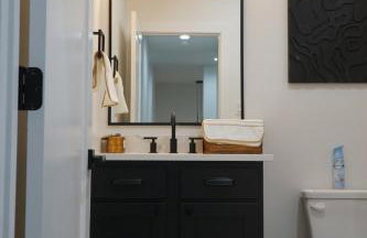 New Luxury 5BR 7BD Home Near Airport, Sleeps 10 plus - Foto 39