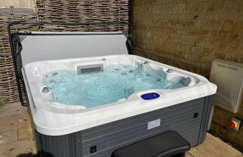 The Stables Stylish cottage with hot tub and parking - Pass the Keys - Photo 26